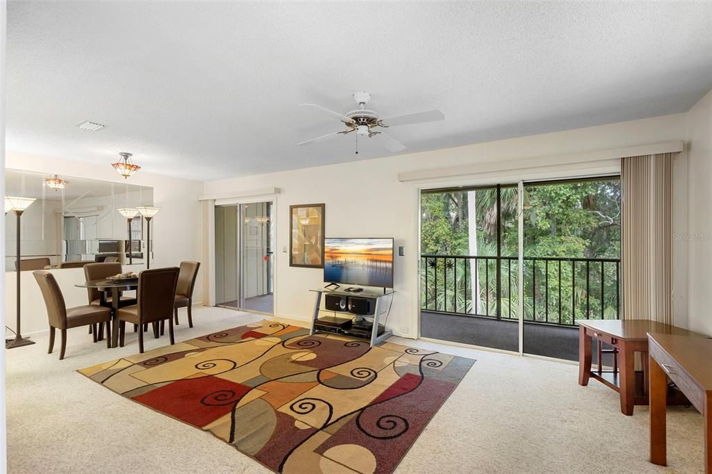 Activo con contrato: $153,500 (2 camas, 2 baños, 897 Pies cuadrados)