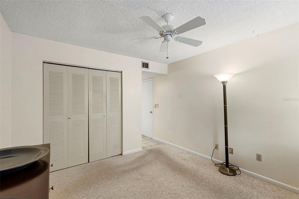 Activo con contrato: $153,500 (2 camas, 2 baños, 897 Pies cuadrados)