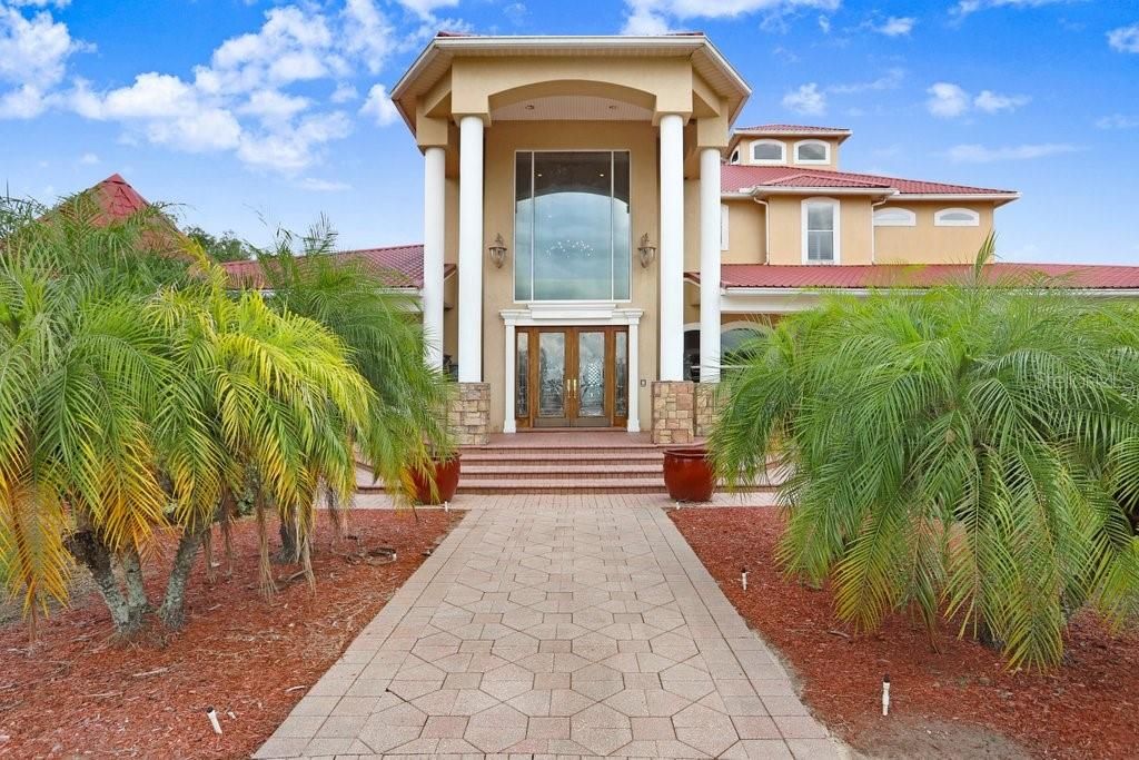 For Sale: $4,900,000 (5 beds, 6 baths, 7060 Square Feet)