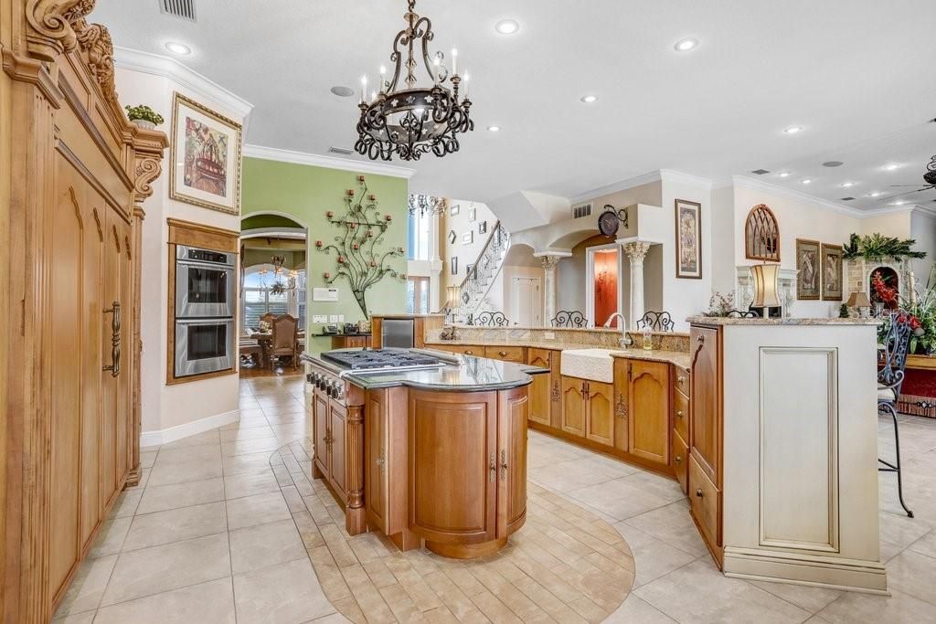 For Sale: $4,900,000 (5 beds, 6 baths, 7060 Square Feet)