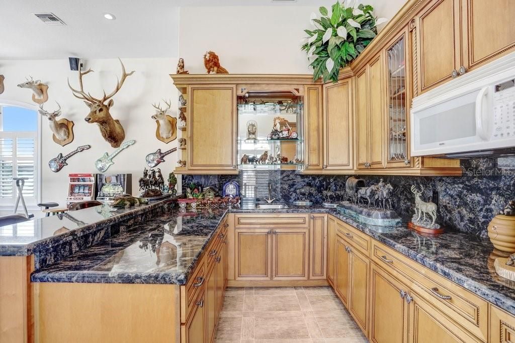 For Sale: $4,900,000 (5 beds, 6 baths, 7060 Square Feet)