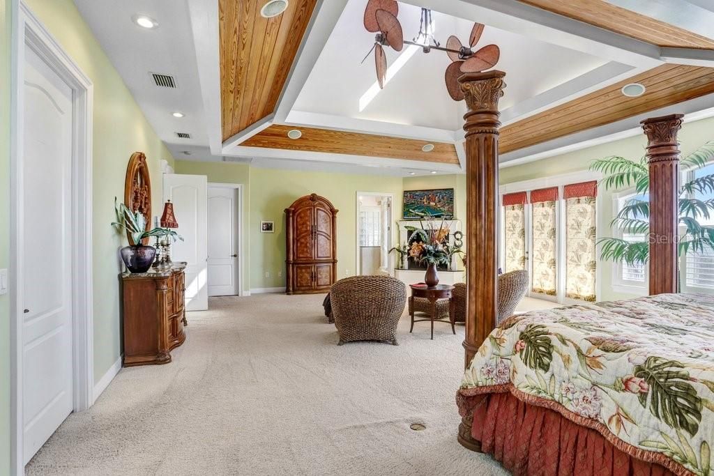 For Sale: $4,900,000 (5 beds, 6 baths, 7060 Square Feet)