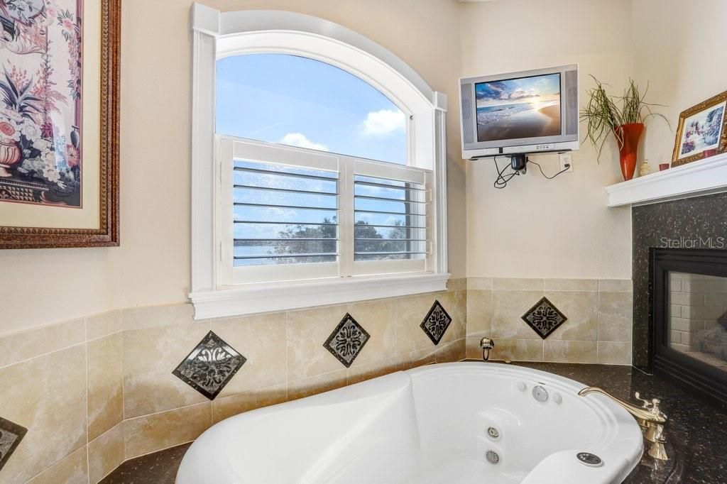 For Sale: $4,900,000 (5 beds, 6 baths, 7060 Square Feet)