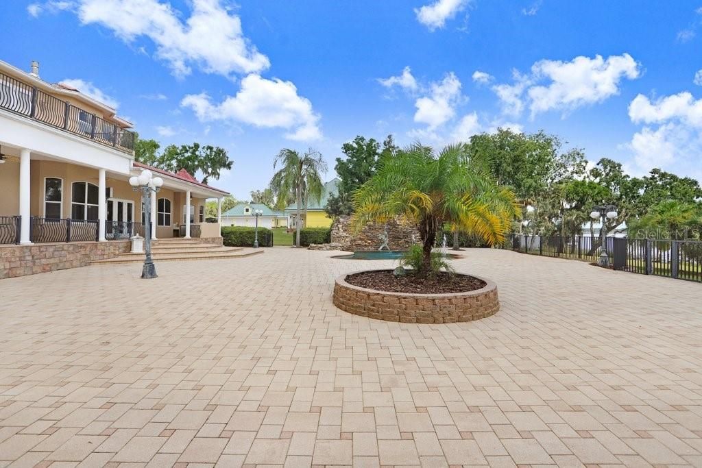 For Sale: $4,900,000 (5 beds, 6 baths, 7060 Square Feet)