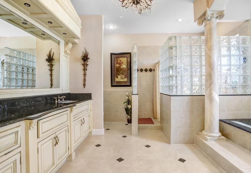 For Sale: $4,900,000 (5 beds, 6 baths, 7060 Square Feet)