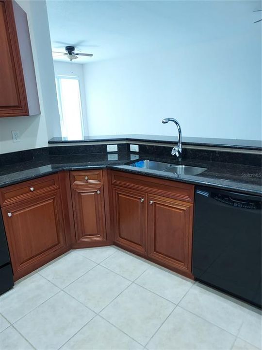 В аренду: $1,450 (2 спален, 2 ванн, 1500 Квадратных фут)