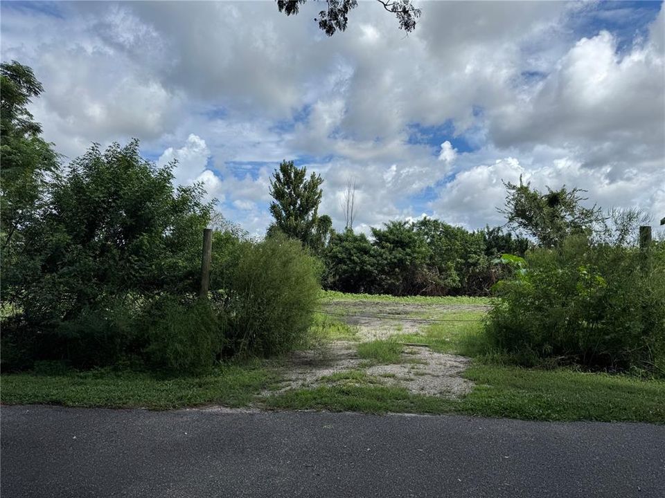 合同活跃: $129,000 (1.60 acres)