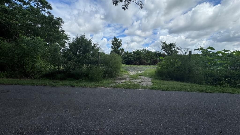 合同活跃: $129,000 (1.60 acres)