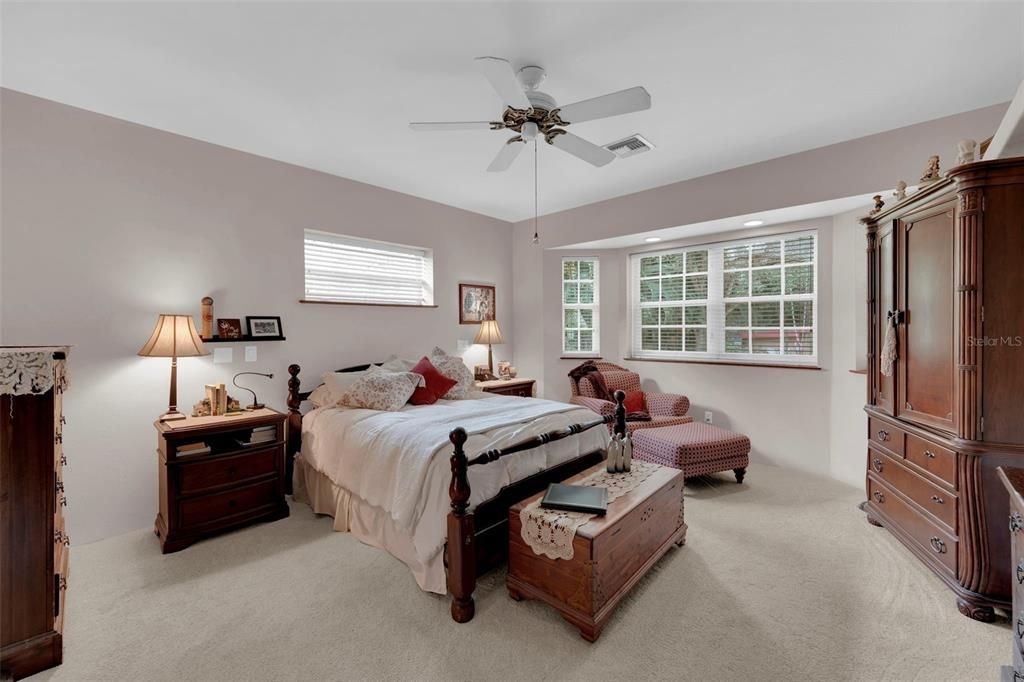 For Sale: $699,000 (4 beds, 2 baths, 2523 Square Feet)