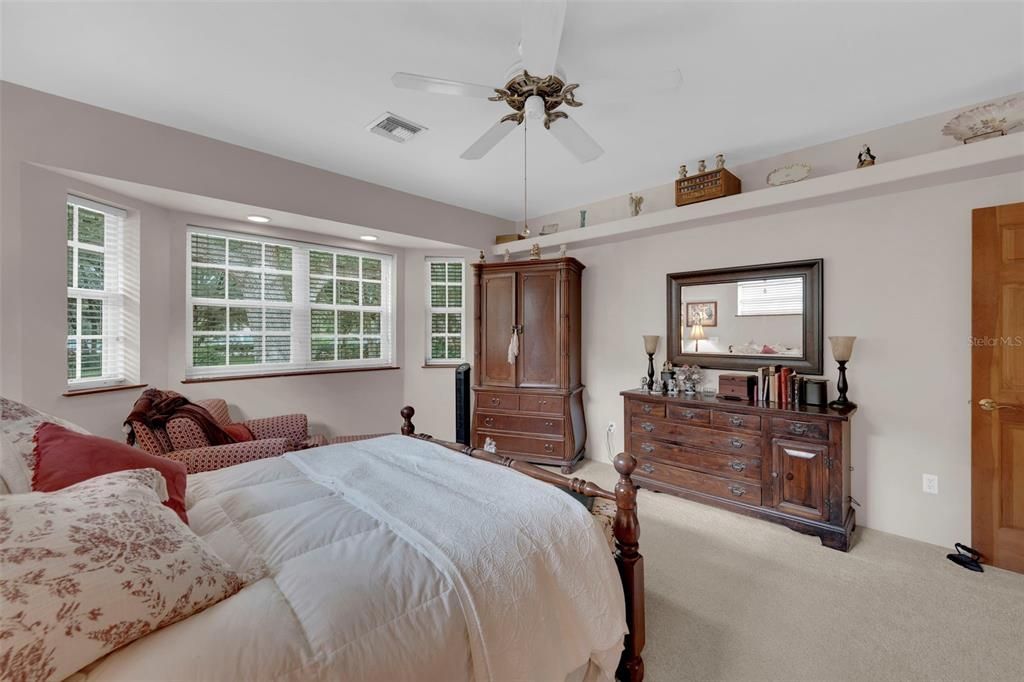 For Sale: $699,000 (4 beds, 2 baths, 2523 Square Feet)