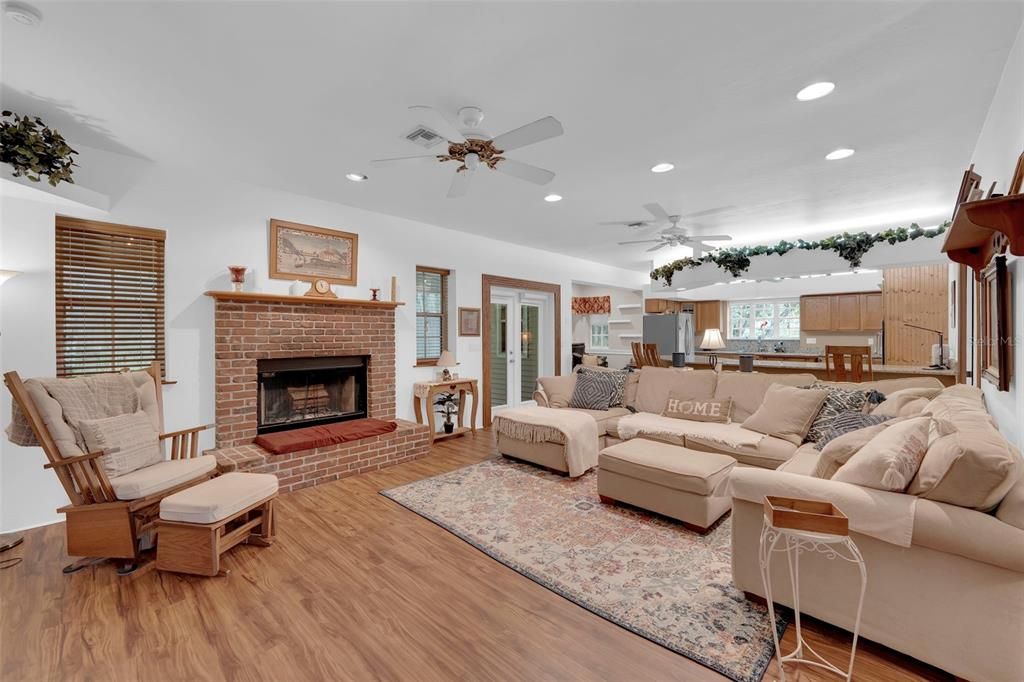 For Sale: $699,000 (4 beds, 2 baths, 2523 Square Feet)