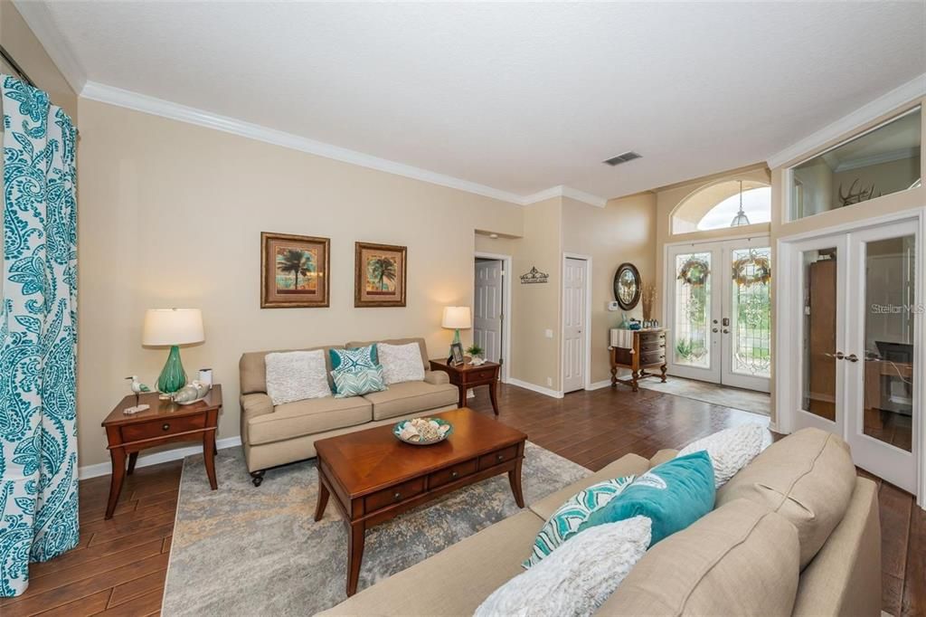 For Rent: $4,390 (4 beds, 3 baths, 2775 Square Feet)