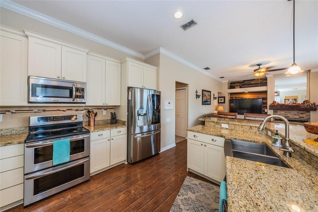 For Rent: $4,390 (4 beds, 3 baths, 2775 Square Feet)