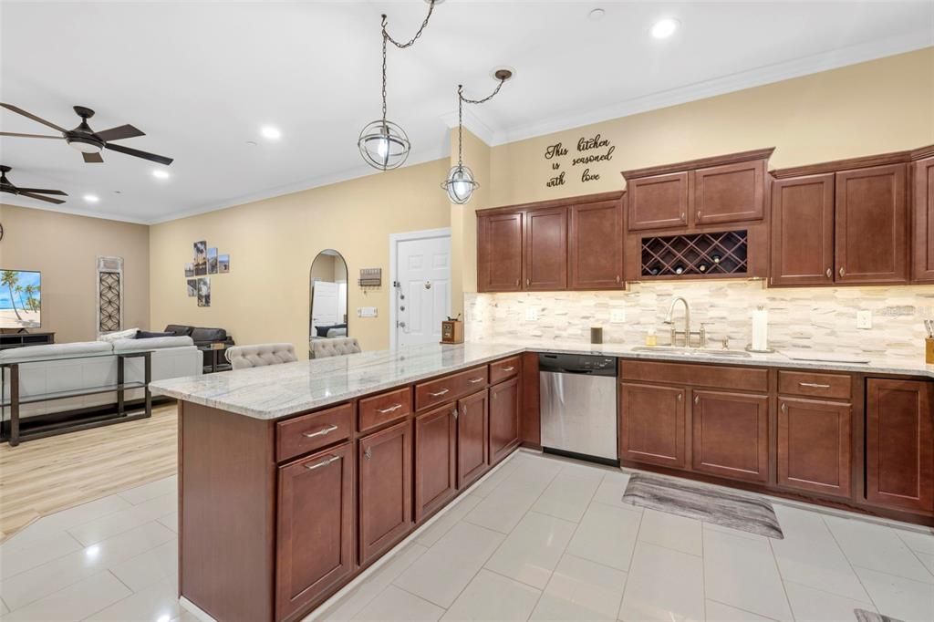 Activo con contrato: $219,000 (2 camas, 2 baños, 1674 Pies cuadrados)