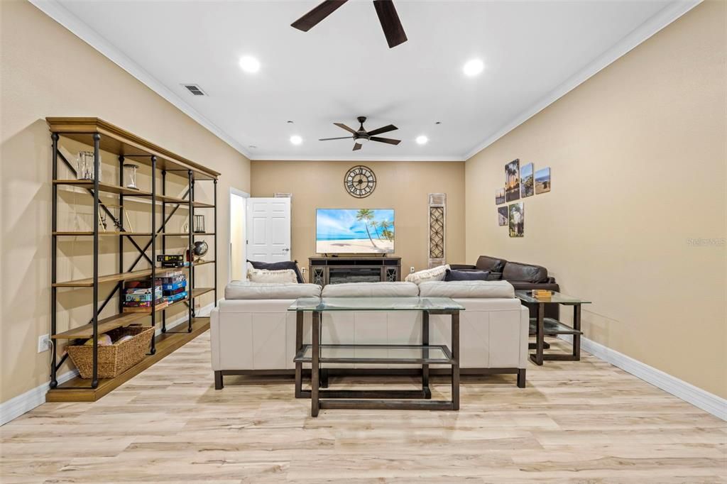 Activo con contrato: $219,000 (2 camas, 2 baños, 1674 Pies cuadrados)