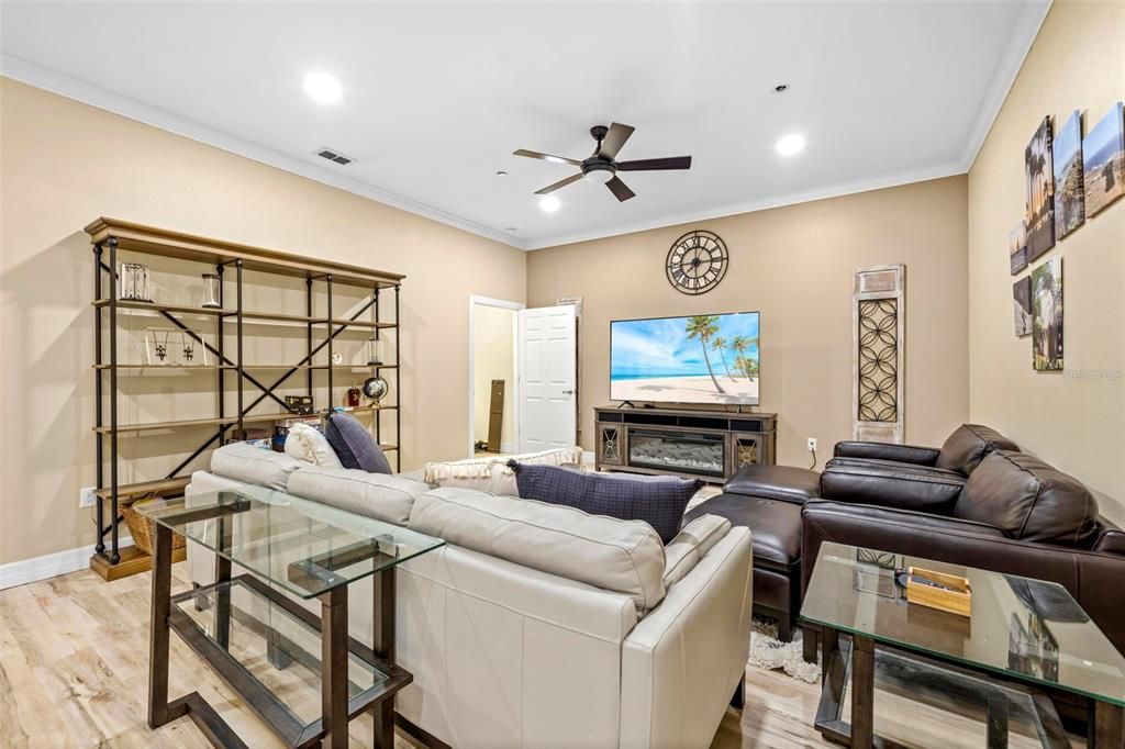 Activo con contrato: $219,000 (2 camas, 2 baños, 1674 Pies cuadrados)