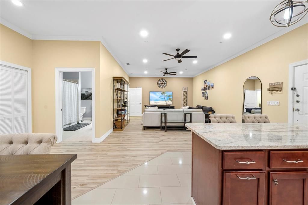 Activo con contrato: $219,000 (2 camas, 2 baños, 1674 Pies cuadrados)