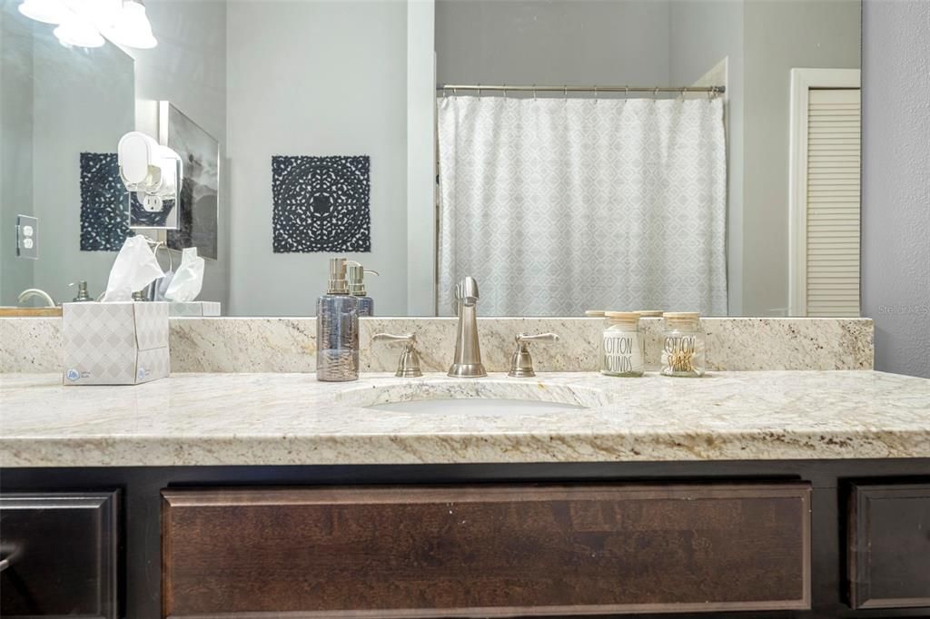 Activo con contrato: $219,000 (2 camas, 2 baños, 1674 Pies cuadrados)