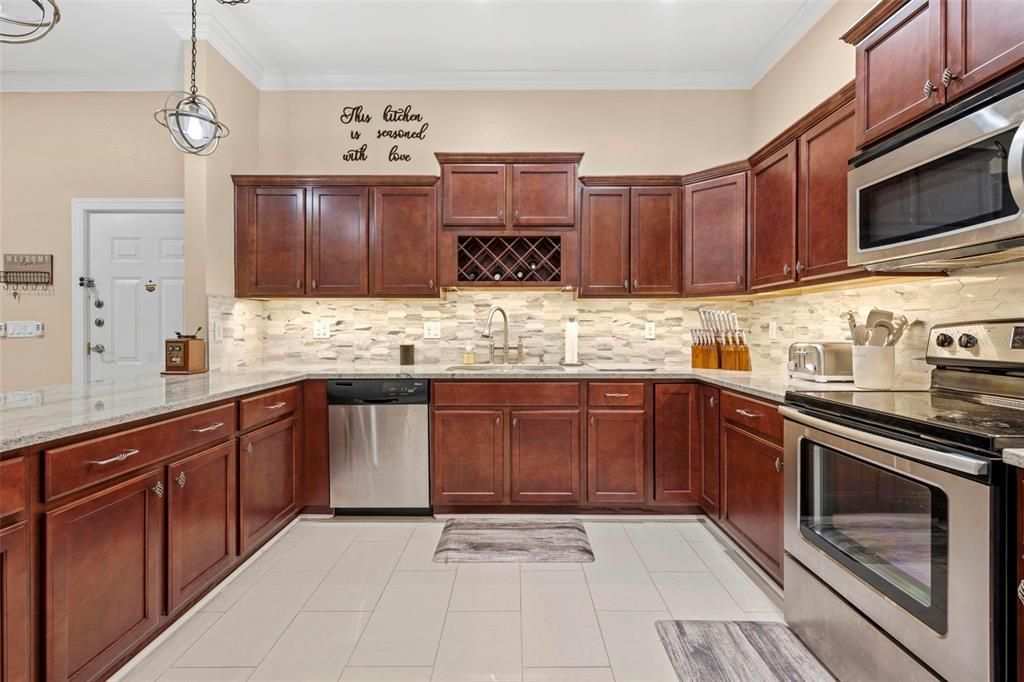 Activo con contrato: $219,000 (2 camas, 2 baños, 1674 Pies cuadrados)