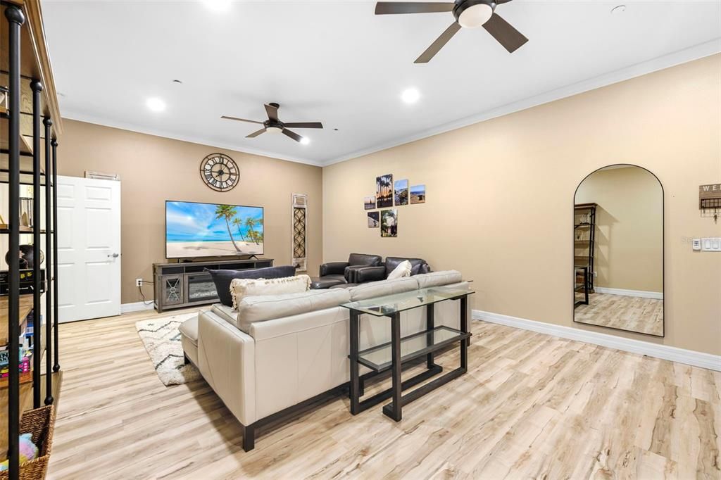 Activo con contrato: $219,000 (2 camas, 2 baños, 1674 Pies cuadrados)