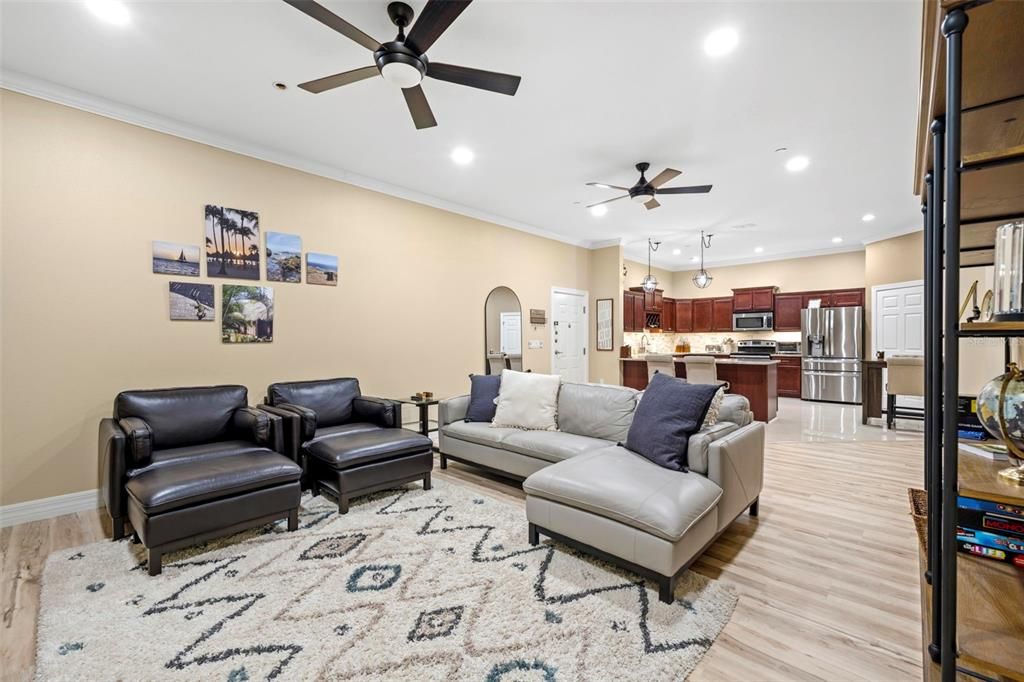 Activo con contrato: $219,000 (2 camas, 2 baños, 1674 Pies cuadrados)