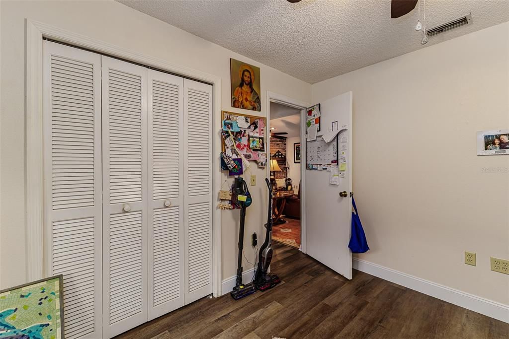 Под контрактом: $499,900 (4 спален, 2 ванн, 2063 Квадратных фут)