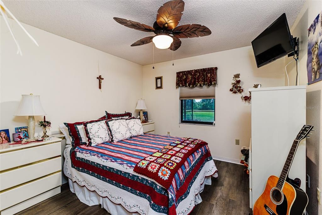 Под контрактом: $499,900 (4 спален, 2 ванн, 2063 Квадратных фут)