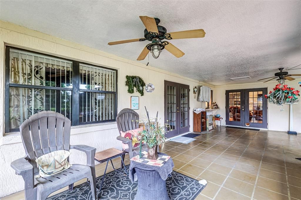 Под контрактом: $499,900 (4 спален, 2 ванн, 2063 Квадратных фут)