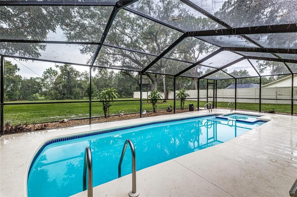 Под контрактом: $499,900 (4 спален, 2 ванн, 2063 Квадратных фут)