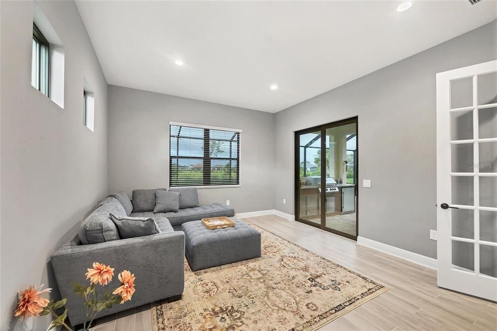 Activo con contrato: $849,900 (3 camas, 3 baños, 2563 Pies cuadrados)