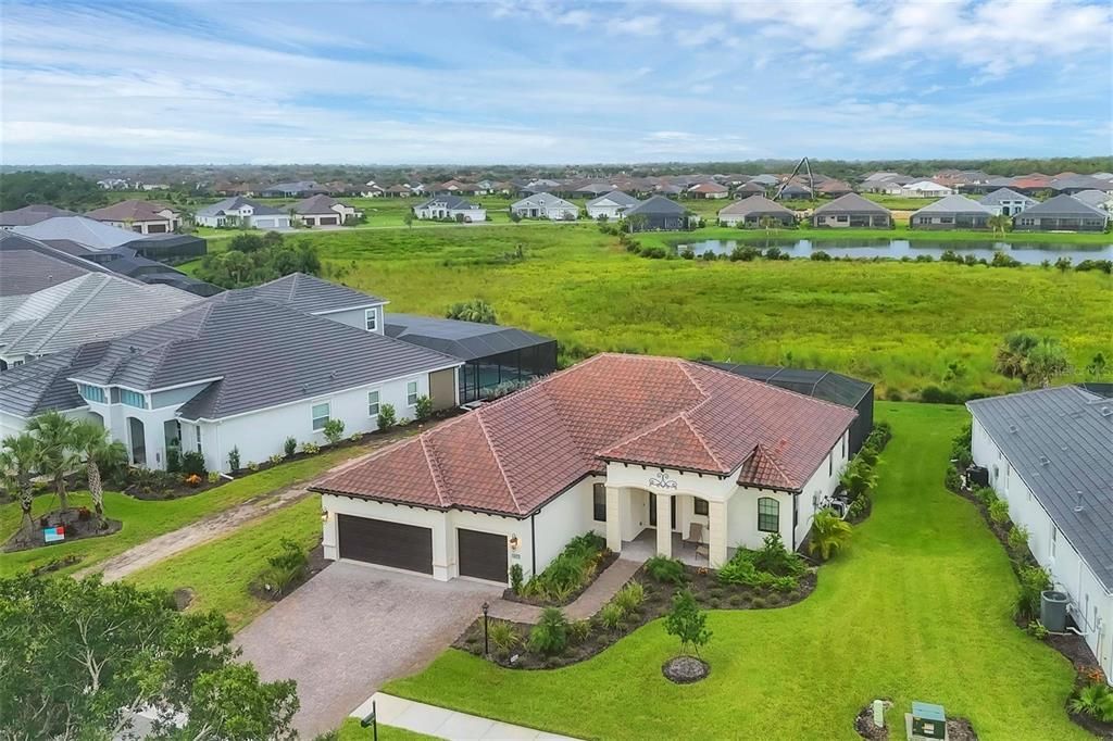 Activo con contrato: $849,900 (3 camas, 3 baños, 2563 Pies cuadrados)