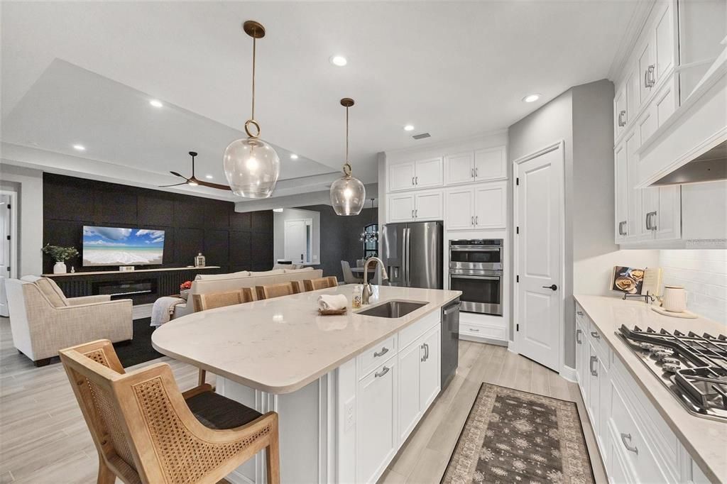 Activo con contrato: $849,900 (3 camas, 3 baños, 2563 Pies cuadrados)