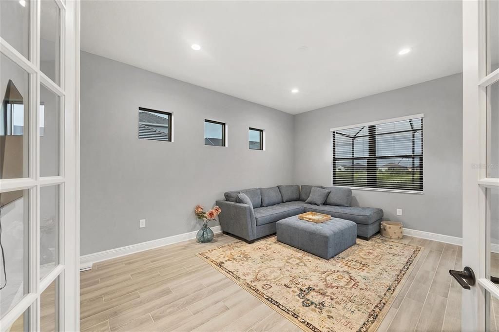 Activo con contrato: $849,900 (3 camas, 3 baños, 2563 Pies cuadrados)