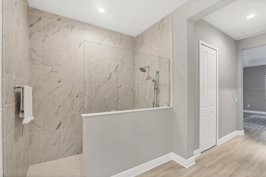 Activo con contrato: $849,900 (3 camas, 3 baños, 2563 Pies cuadrados)