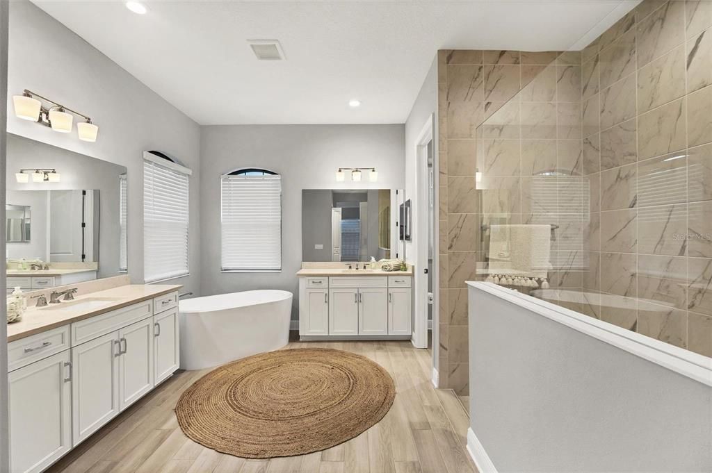 Activo con contrato: $849,900 (3 camas, 3 baños, 2563 Pies cuadrados)