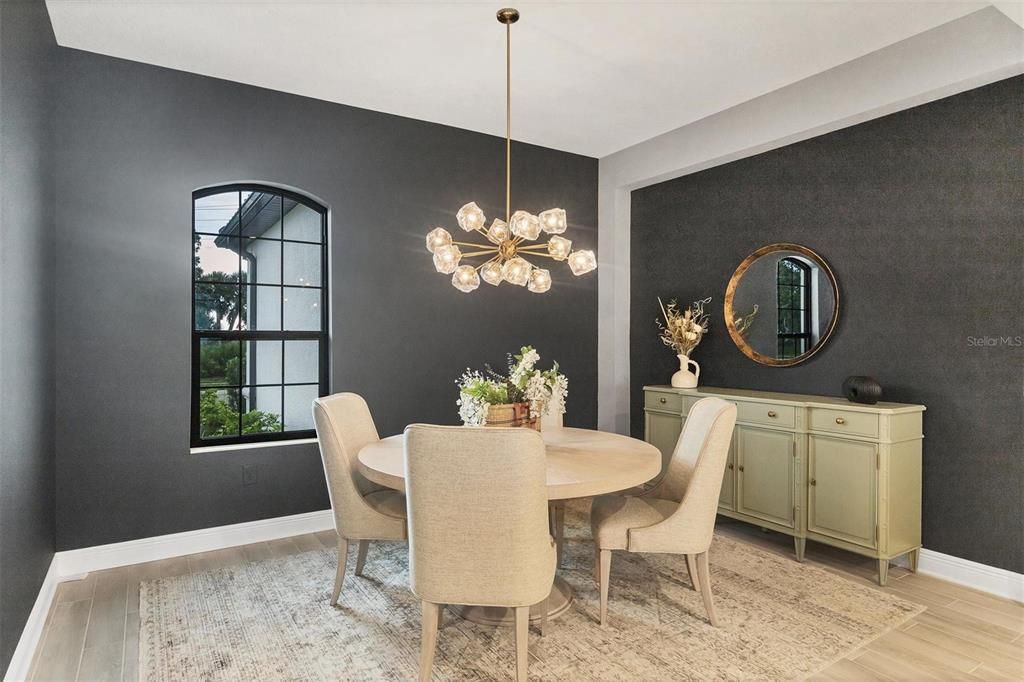 Activo con contrato: $849,900 (3 camas, 3 baños, 2563 Pies cuadrados)