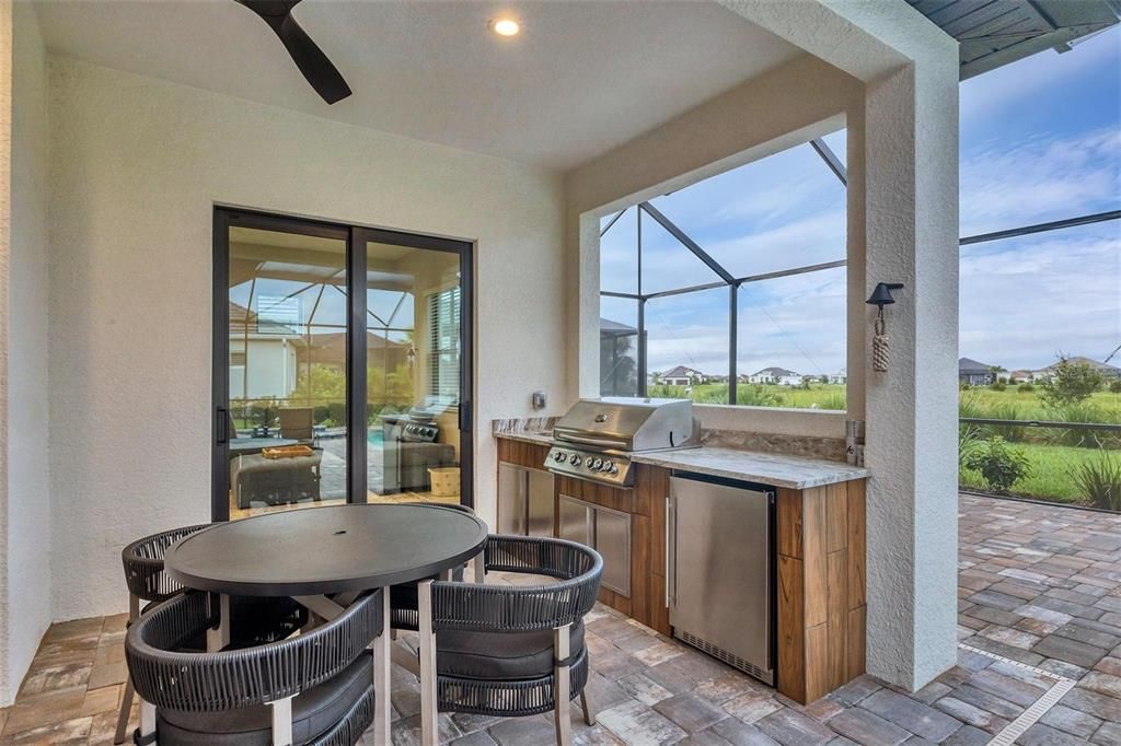 Activo con contrato: $849,900 (3 camas, 3 baños, 2563 Pies cuadrados)