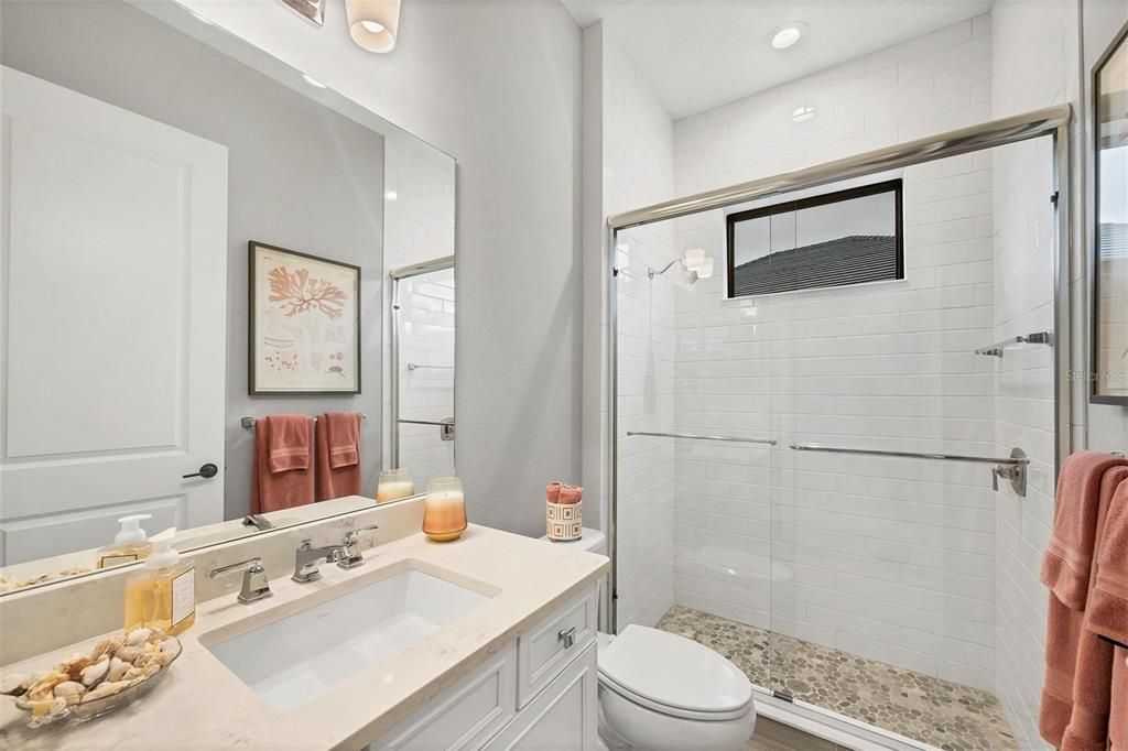 Activo con contrato: $849,900 (3 camas, 3 baños, 2563 Pies cuadrados)