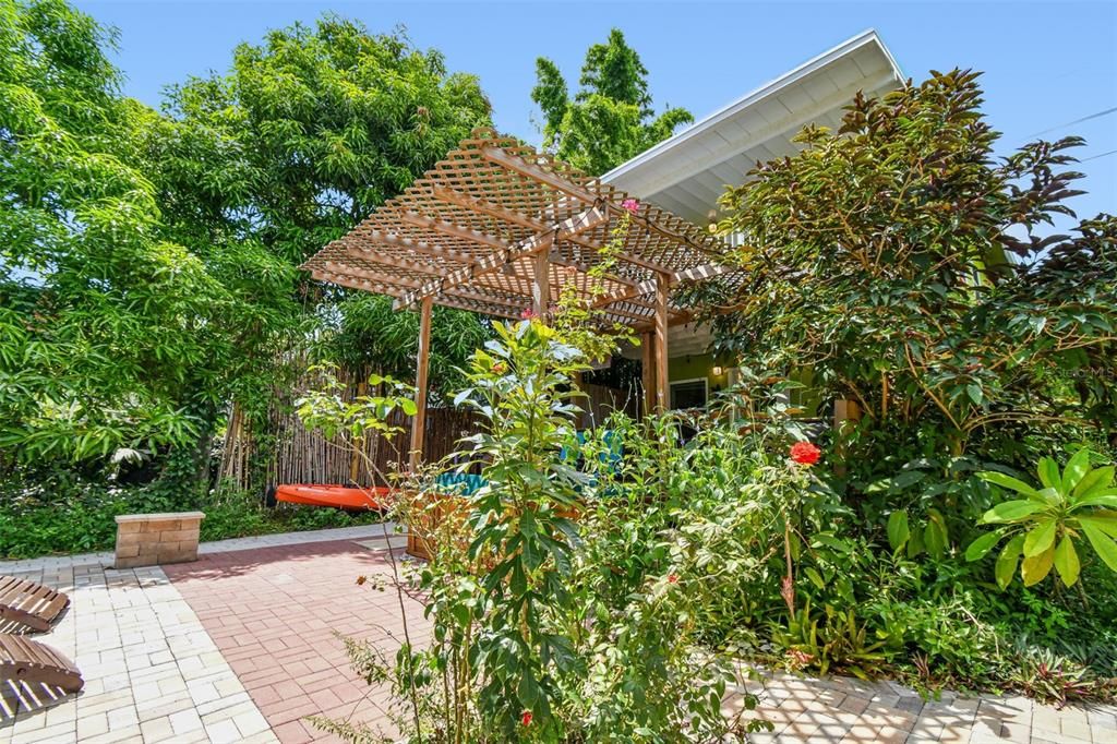 For Sale: $1,699,000 (8 beds, 7 baths, 1505 Square Feet)