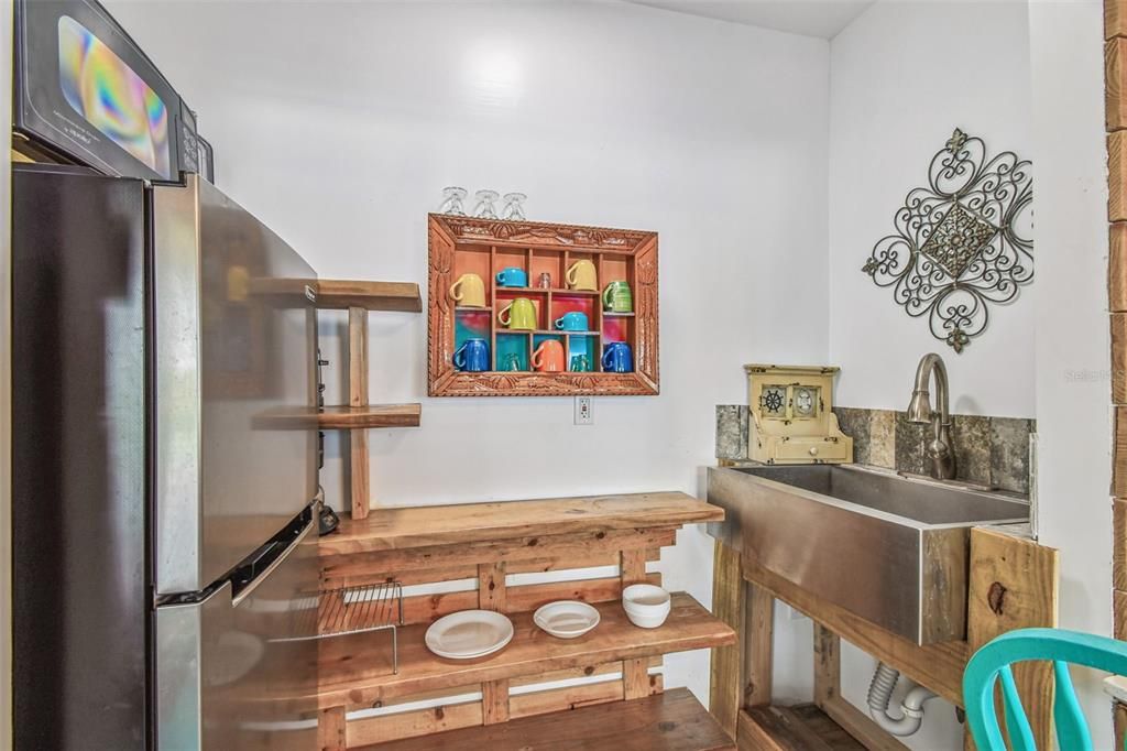 For Sale: $1,699,000 (8 beds, 7 baths, 1505 Square Feet)