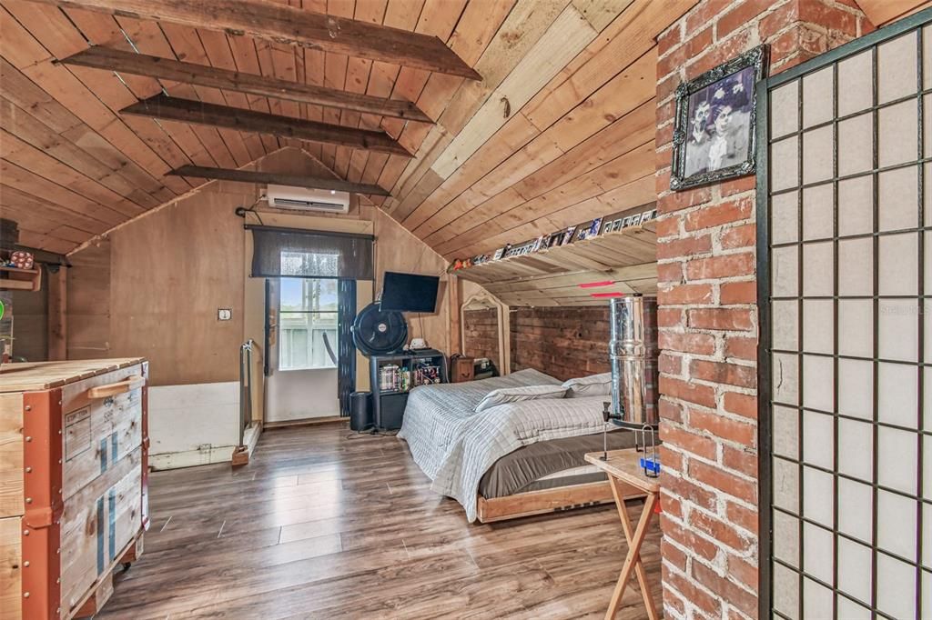 For Sale: $1,699,000 (8 beds, 7 baths, 1505 Square Feet)