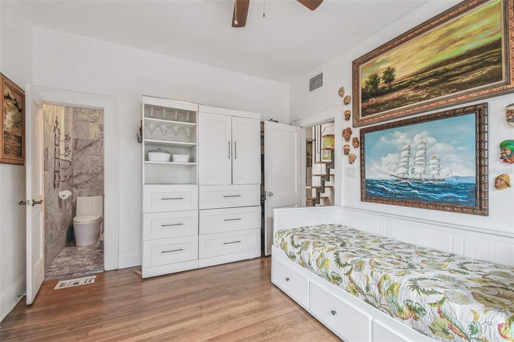 For Sale: $1,699,000 (8 beds, 7 baths, 1505 Square Feet)