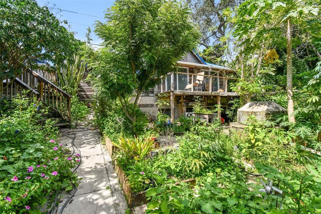 For Sale: $1,699,000 (8 beds, 7 baths, 1505 Square Feet)