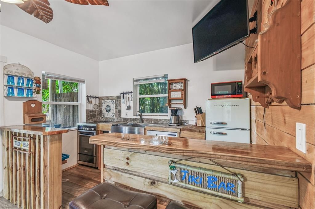 For Sale: $1,699,000 (8 beds, 7 baths, 1505 Square Feet)