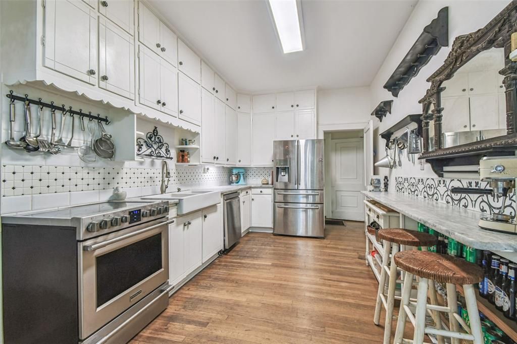 For Sale: $1,699,000 (8 beds, 7 baths, 1505 Square Feet)