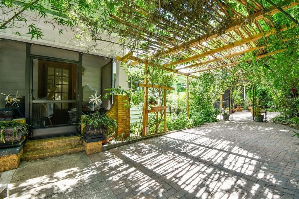 For Sale: $1,699,000 (8 beds, 7 baths, 1505 Square Feet)