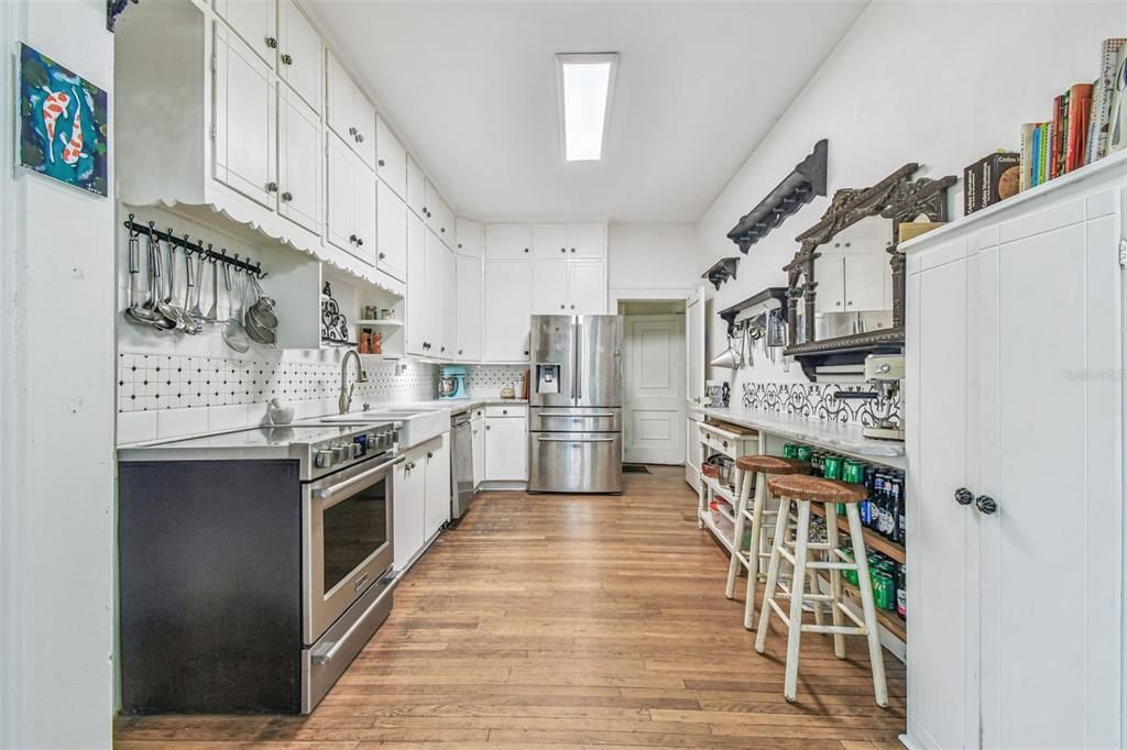 For Sale: $1,699,000 (8 beds, 7 baths, 1505 Square Feet)