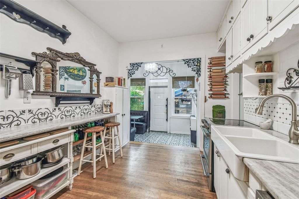 For Sale: $1,699,000 (8 beds, 7 baths, 1505 Square Feet)