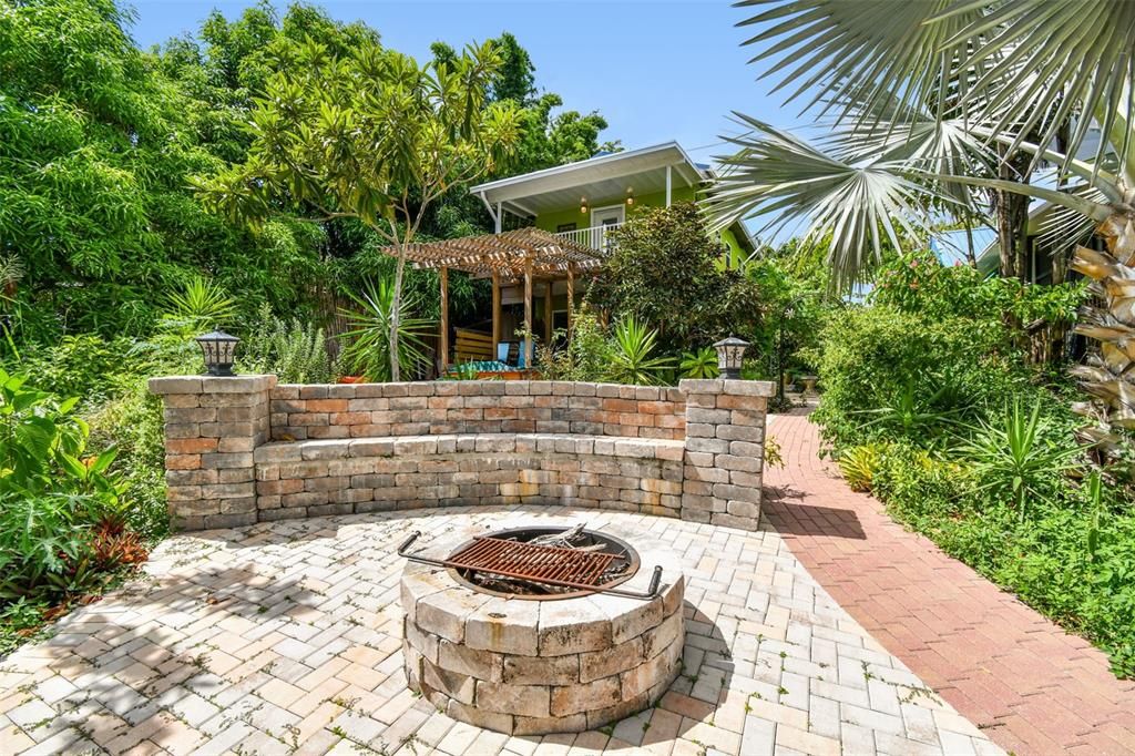 For Sale: $1,699,000 (8 beds, 7 baths, 1505 Square Feet)