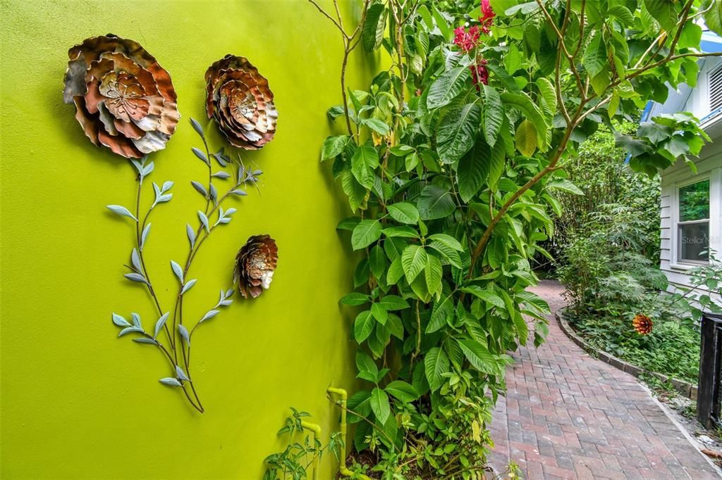 For Sale: $1,699,000 (8 beds, 7 baths, 1505 Square Feet)